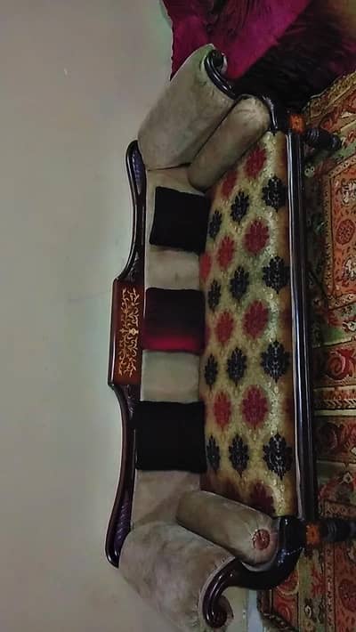 Crown wooden sofa set 3+2 with divan for sale.