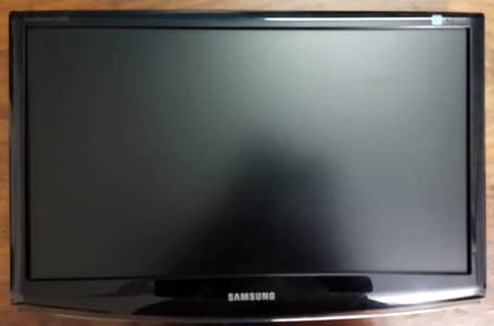 Samsung 21.5” LCD Monitor