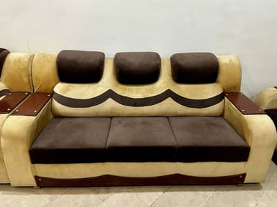 Wooden sofa set 6 seater (3+2+1) Used and in Good condition