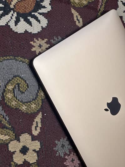Apple MacBook Air M1,2020