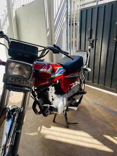 Honda 125 model  2017 lahore registered comolete documents