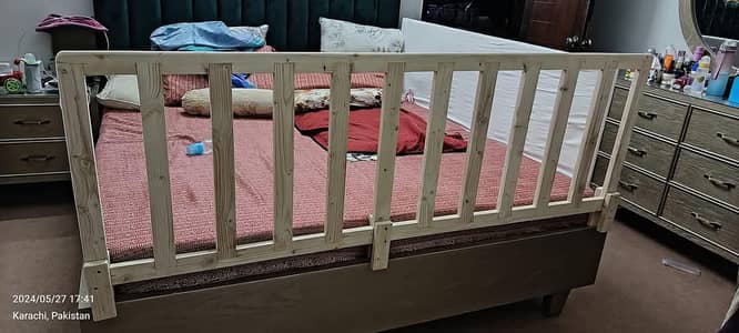 baby support wodden / bed rail