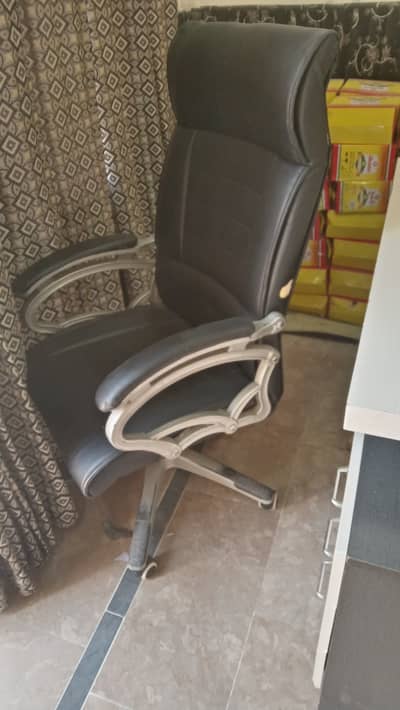 I want to sale my office setup