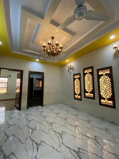 G-14 Upper Portion Independent Totally Separately Near To Market.