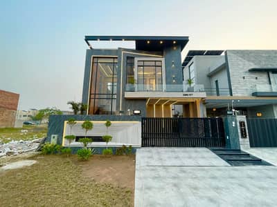 Most Beautiful 10 Marla Stylish Villa Came For Rent In Phase 3
