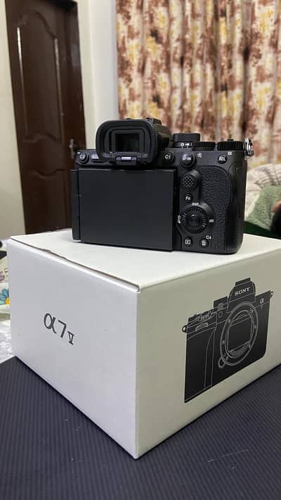 Sony a7v (alpha 7m5) with box,warranty and original battery
