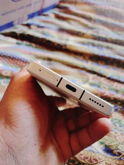 red magic 10 pro 12+12 256  daba charge Sath hai