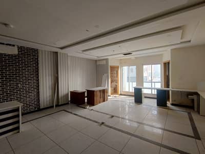 1000 Sqft Commercial Space Available On Rent Located In Gulberg Business Squrre