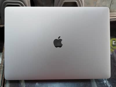 MacBook Pro 16" size 2141 modal i7 2019 modal 32gb DDR4 1tbgb 4gb GPU
