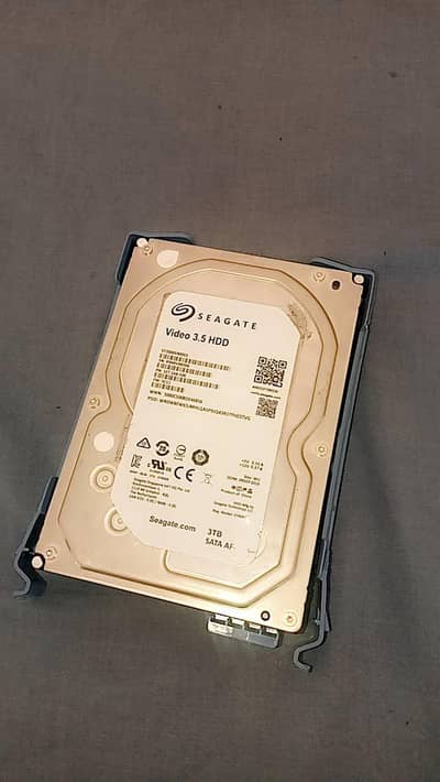 3 TB hard drive 100% health with case in an affordable price