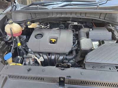 I am selling a car Hyundai Tucson contact 03335172609