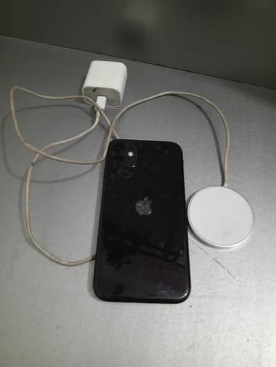iPhone 11 jva 10 by 10 condition with original wireless charger