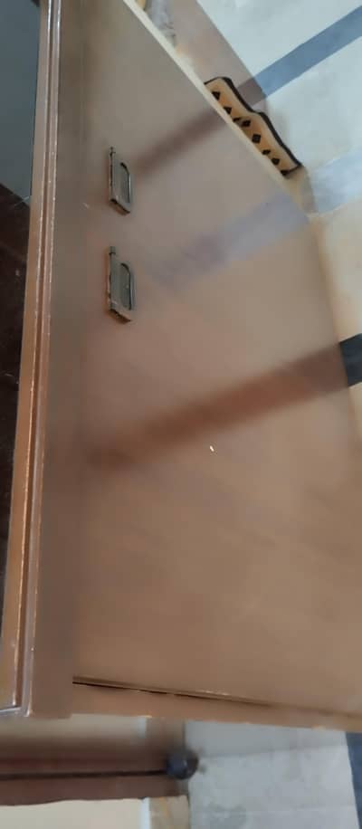 iron stand and chest table with side corner