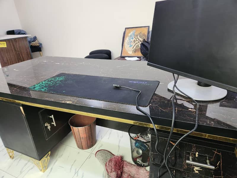 Executive Table L Shape Table New Look 1