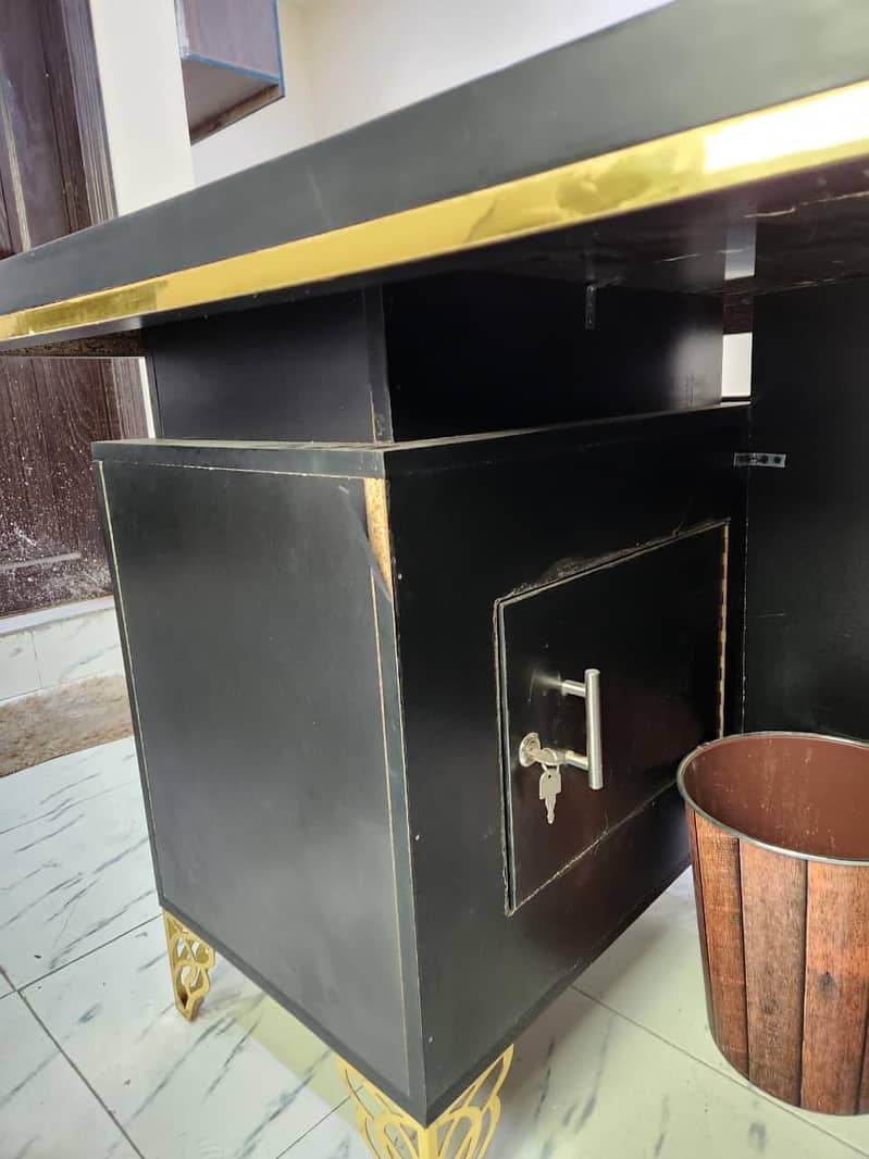 Executive Table L Shape Table New Look 7