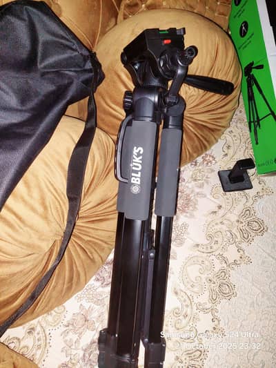 Bluks Bx385 extra Long360 TriPod Stand