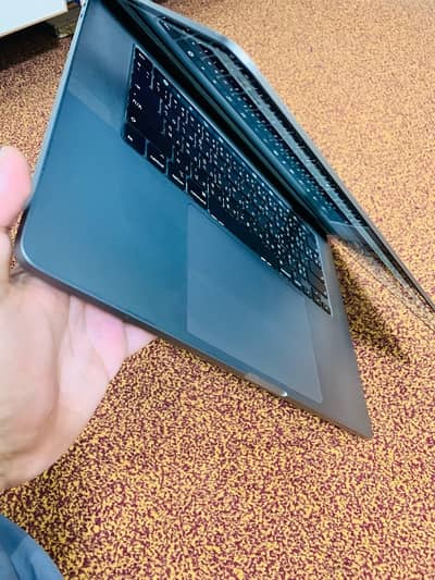 Mackbook pro 2019 16inches i9 32Rm 512ssd 4 Garifcard with charger