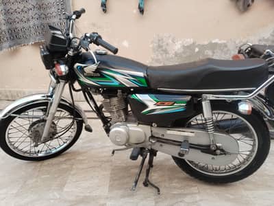 Honda 125 bike 23 model Condition 10/8