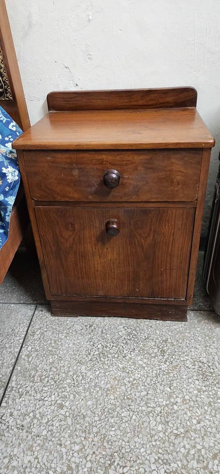 lockers Dressing table with two side table 3