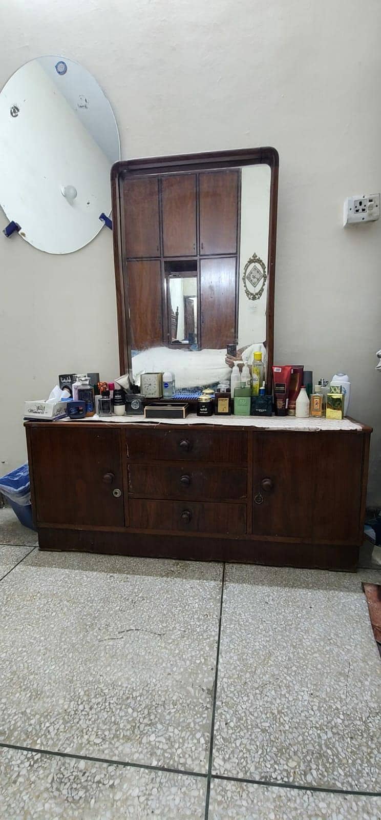 lockers Dressing table with two side table 7