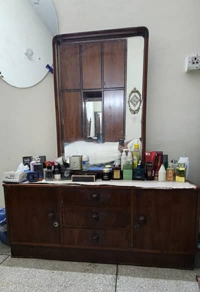 lockers Dressing table with two side table
