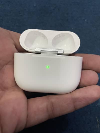 Apple AirPods 3rd generation Original Case – 10/10