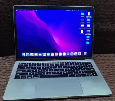 Apple MacBook Pro 2017 – 13” (8GB / 128GB)