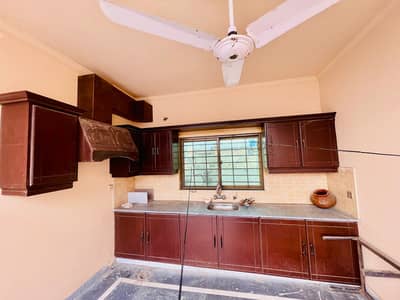 3rd Floor 2 bed 2 bath Upper Portion for Rent in Ali Park (0335-5779339)