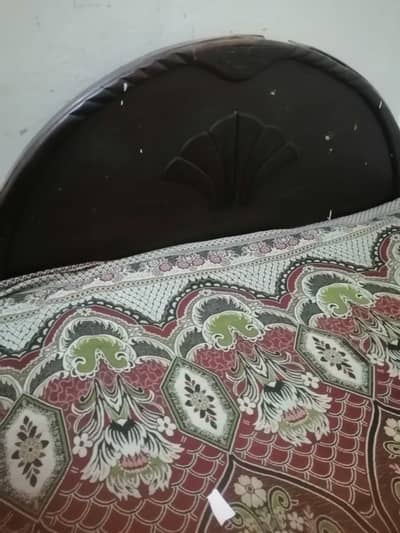 middle size bed with matters