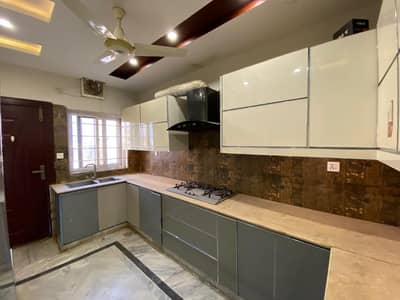 3 side Corner 12 Marla Upper Portion for Rent Gas Available