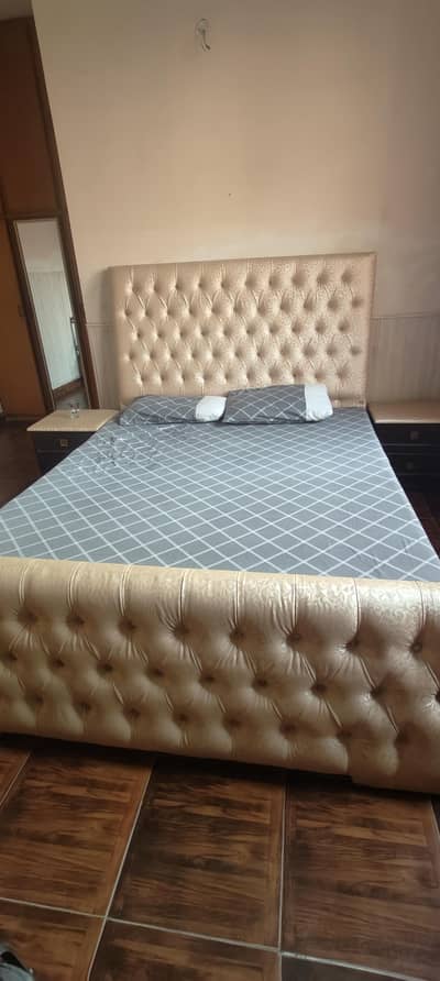bed side table mattress