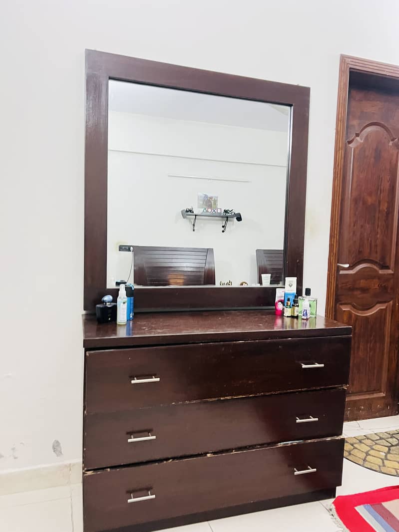 2 single bed with dressing table 2