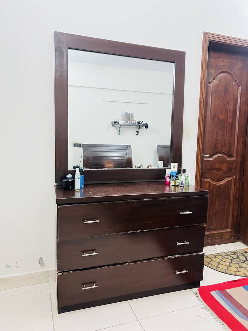 2 single bed with dressing table 4