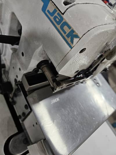 اوورلاک اور فلیٹیہ مشین آپریٹر