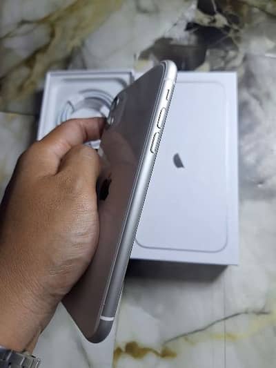 iPhones 11 128 GB PTA approed 0319==7676===623  my WhatsApp number