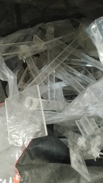 90 Used Acrylic Shoe Display Stands – Bulk Sale – Thick & Sturdy