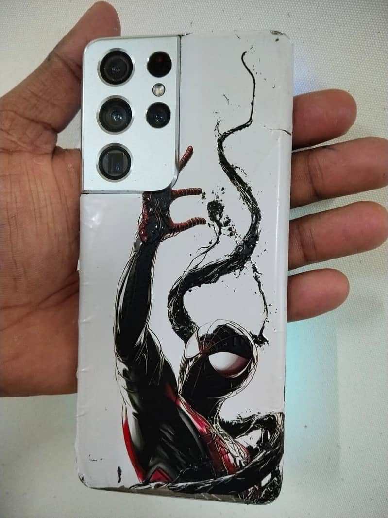 فرنٹ کیمرے میں ڈستا ہے باقی موبائل اپ کے سامنے ہے بیک ڈیمج ہے 5