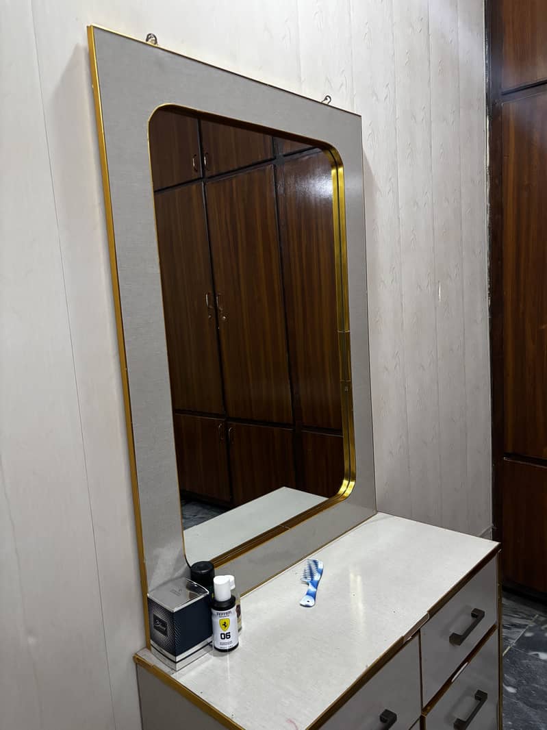 Dressing Table 3