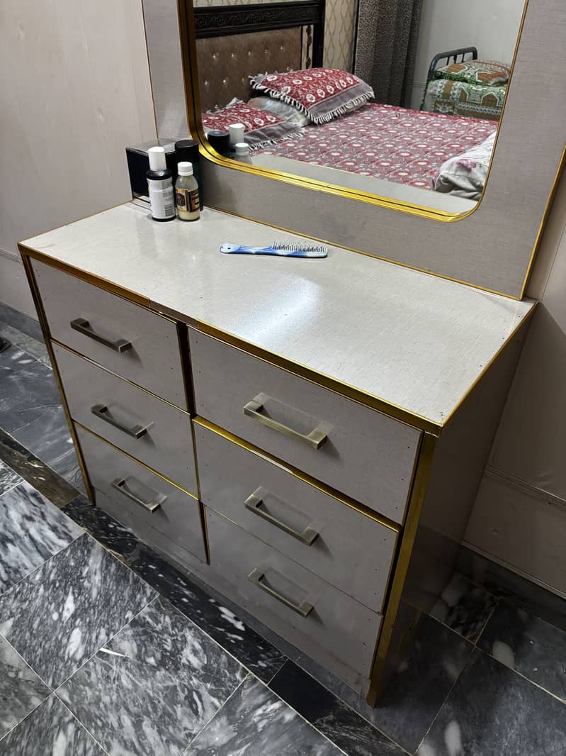 Dressing Table 5