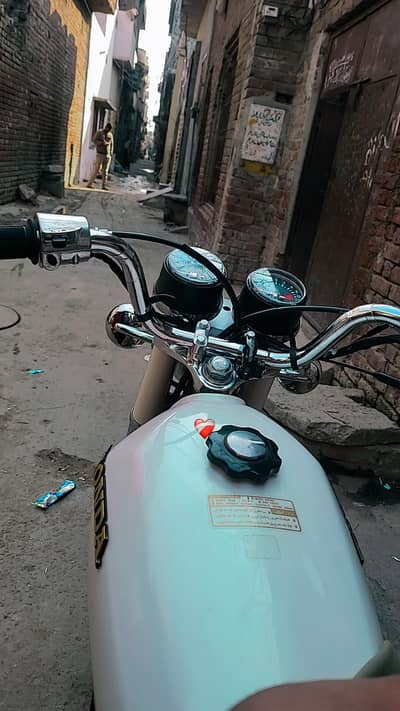 come here what's app