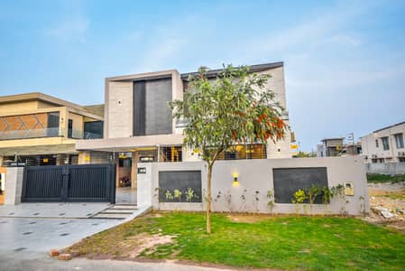 10 MARLA BEAUTIFUL HOUSE FOR SALE IN HOT LOCATION