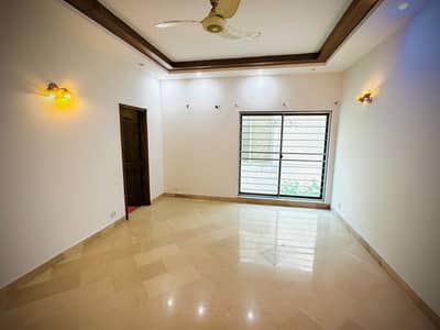 ALMOST BRAND NEW 01 KANAL UPPER PORTION AVAILABLE FOR RENT AT VERY HOT LOCATION