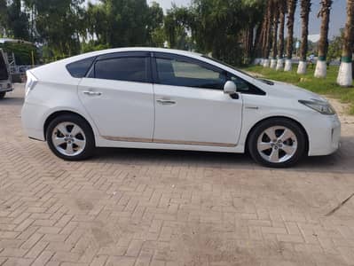 Toyota Prius S Touring  1.8 2013