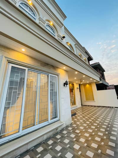 Spanish Style 10 Marla House Available for Sale