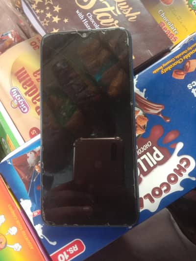 3gb ram memory 32 gb panal chaung hua acha chl raha koi mala nahi