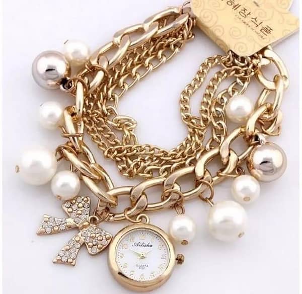 Golden Watch: Pearls Bracelet and Ladies' Quartz Wristwatch
