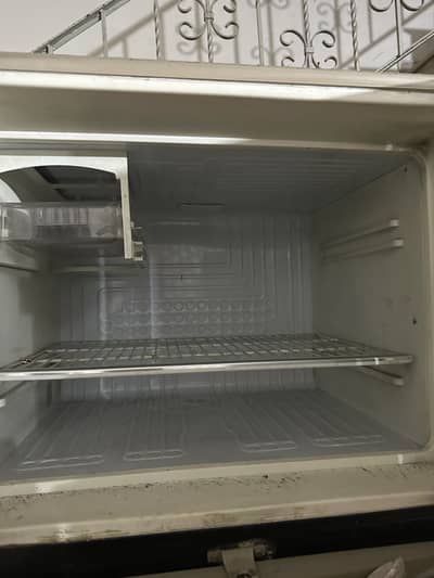 Waves Full size fridge