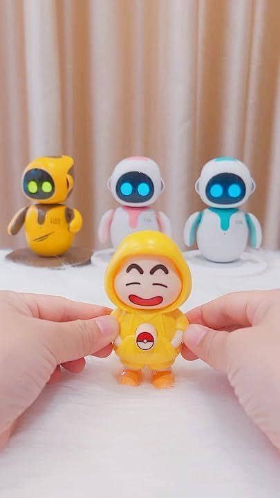Collectible Shin-chan Face-Changing Doll with Keychain (Chinese Style) – 4 Expressions