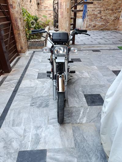 HONDA CG 125 2024 1630 KILOMETERS DRIVEN ALMOST NEW CONDITION