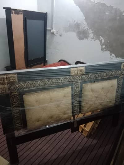 New Bed And Drasiing Table